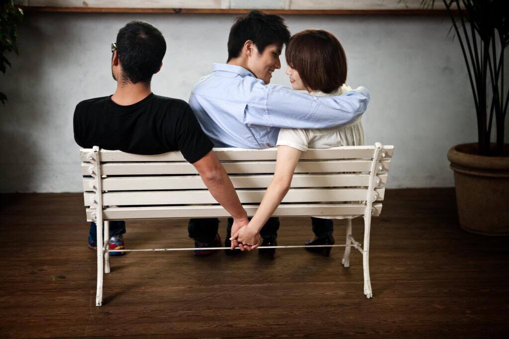 ân hận vì đã ngoại tình